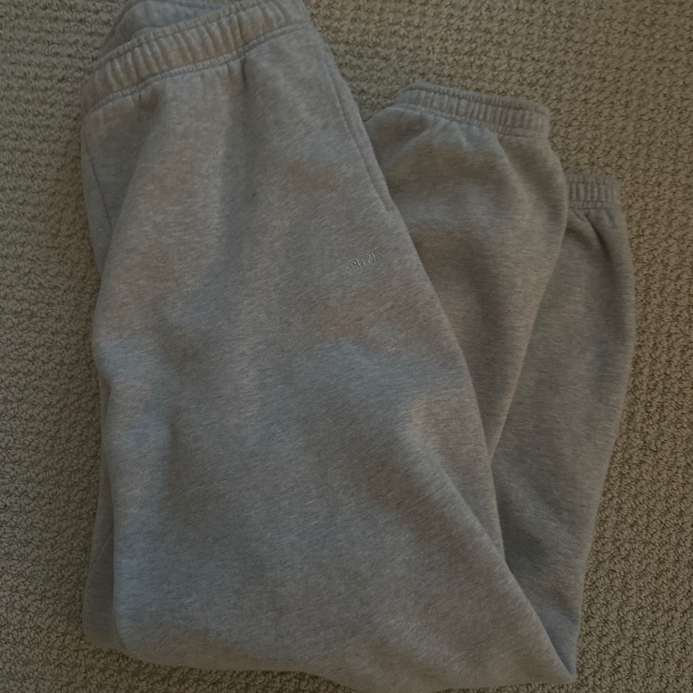 Aritzia Sweatpants